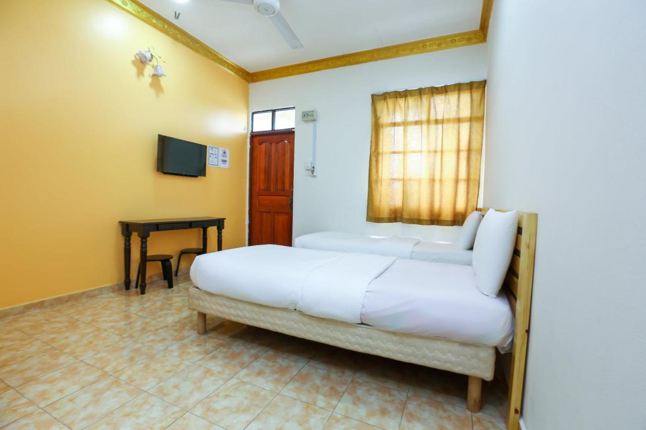 Oyo 89887 Chalet Yunie Marang Bagian luar foto